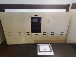 TOONZAAL KEUKEN NR 309 TAFNE BEIGE HOOGGLANS ---- 7550 EUR EXCL.BTW