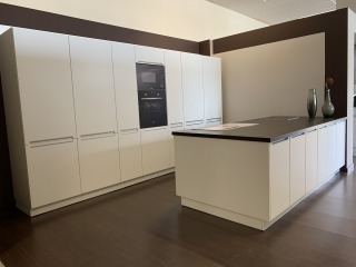 TOONZAAL KEUKEN NR 303 IRIS WHITE ---- 7550 EUR EXCL.BTW