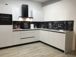 TOONZAAL KEUKEN NR 31 ---- VERKOCHT 